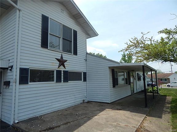4th image of 4940 Woodbine Ave