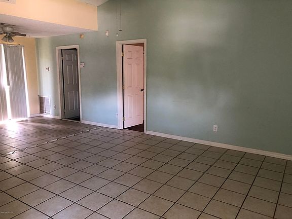 4th image of 991 Brickell St SE