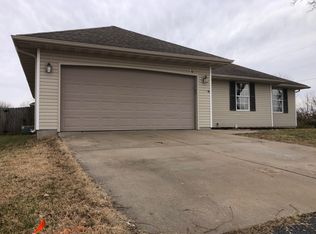 360 Shark Cir, Sparta, MO 65753