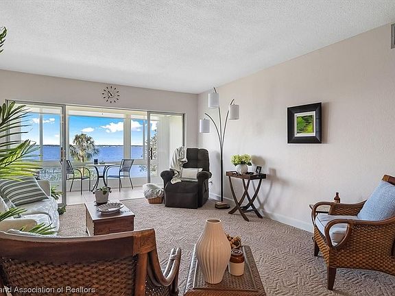 3rd image of 2131 Lakeview Dr APT 302