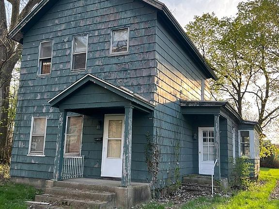 2nd image of 702 W Jefferson Blvd