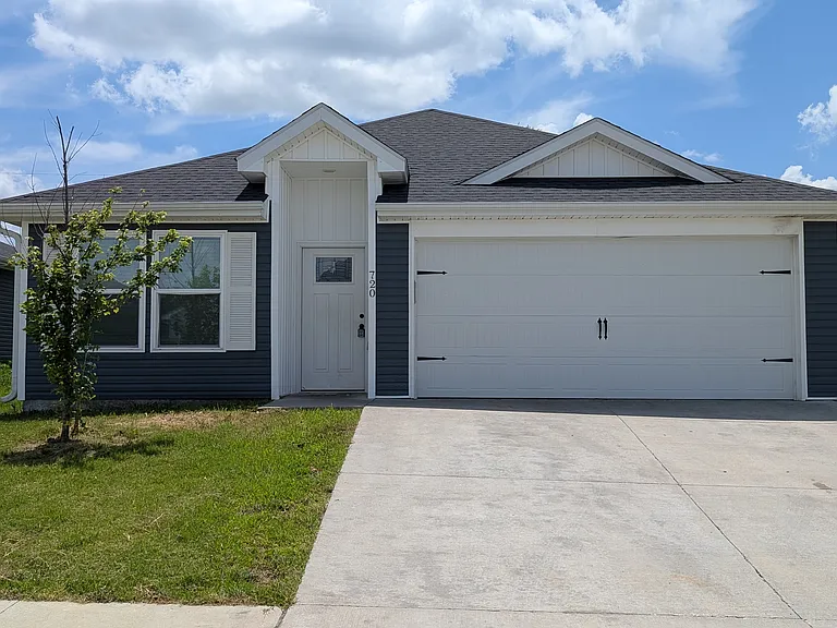 720 Short Leaf Ln — Photo 2