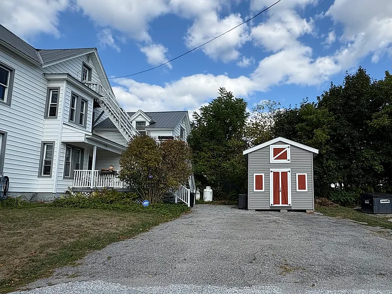 10 Nichols St #1 — Photo 1