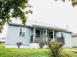 1501 15th St #A, Nitro, WV 25143