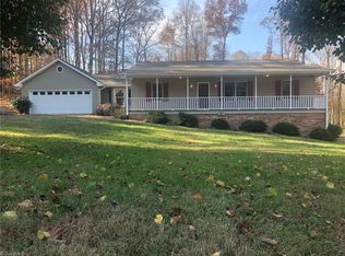 507 Farmbrook Rd, Mount Airy, NC 27030
