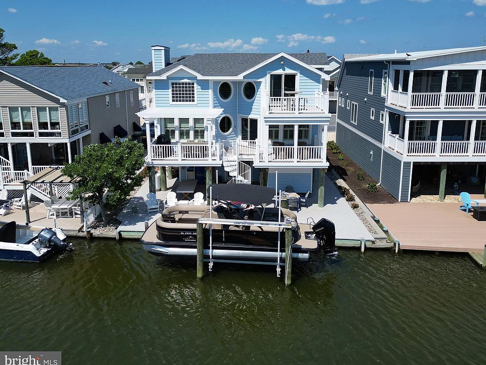 1st image of 12 Oyster Bay Dr