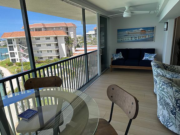 5th image of 222 Harbour Dr APT 400