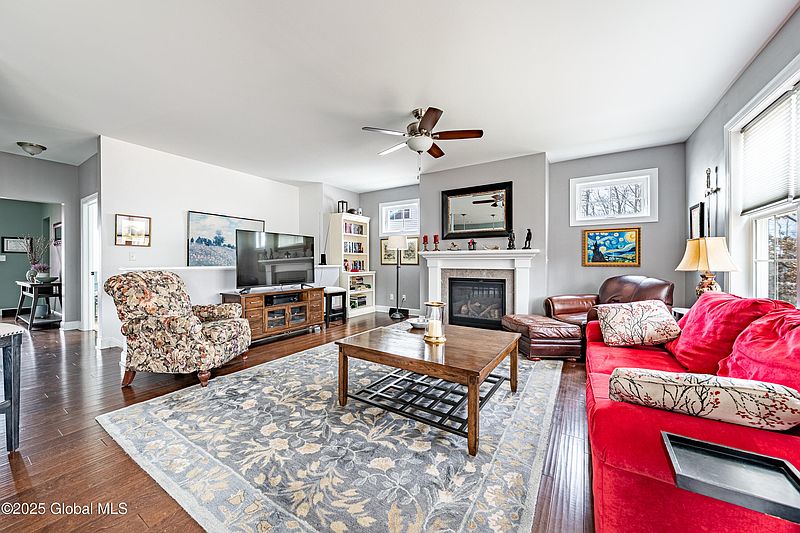 4th image of 8 Hillard Lane
