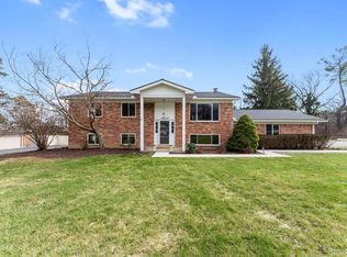 36445 Quakertown Ln, Farmington Hills, MI