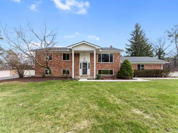 36445 Quakertown Ln, Farmington Hills, MI 48331