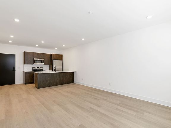 2nd image of 3045-51 Richmond St Unit 207