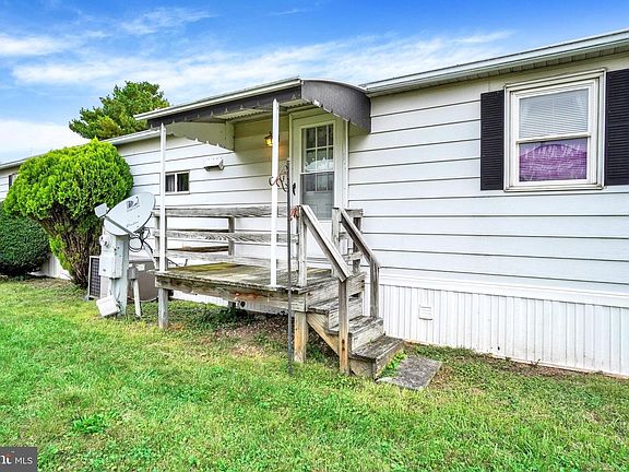 3rd image of 137 Carbridge Rd W