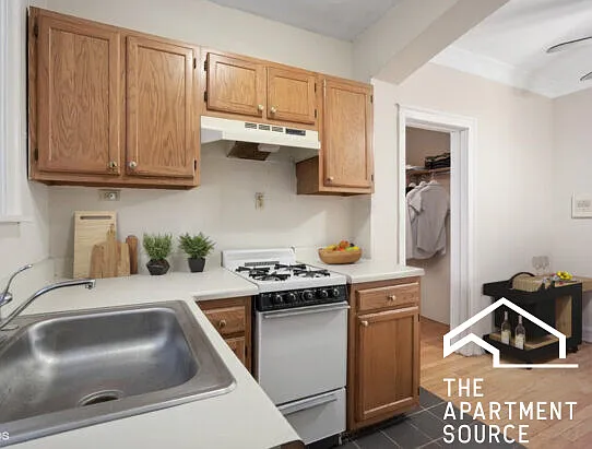 4251 N Paulina St #1 — Photo 1