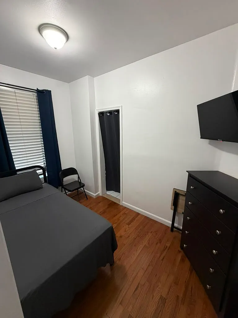 3 bed, $1,000 — Photo 1