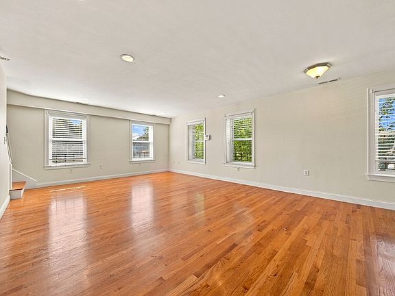 4th image of 6 Hill Ct