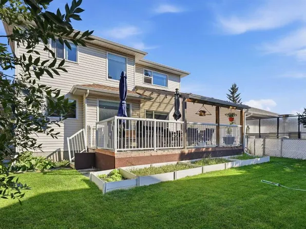 209 SW Schubert Pl NW, Calgary, AB T3L 1W6