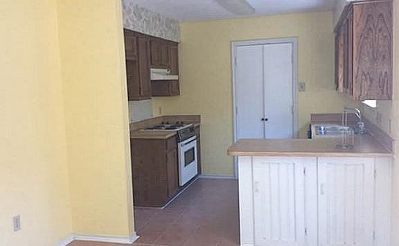4th image of 240 Dewey Ct