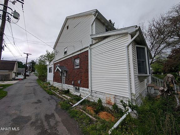 3rd image of 2022 Pleasant Valley Blvd