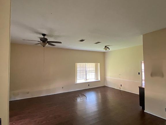 3rd image of 1 Holden Cir