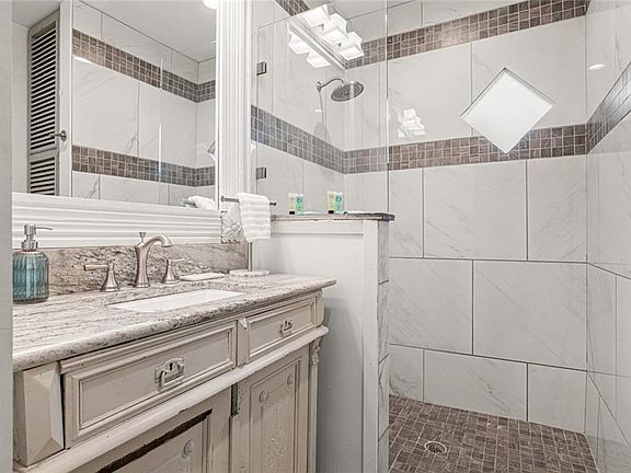 5th image of 603 Saint Michael St