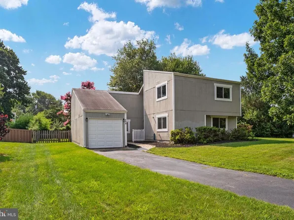 408 Arkansas Ave, Herndon, VA 20170