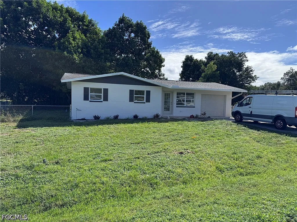 3 bed, 2.0 bath, 982 sqft, $1,700 — Photo 1
