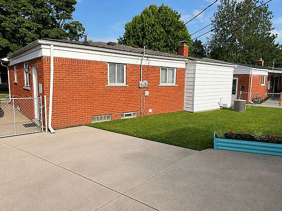 2nd image of 9568 Blaty St