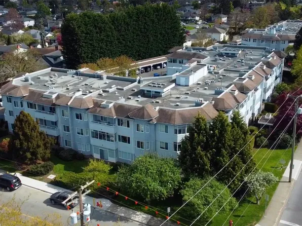 3931 Shelbourne St #315, Saanich, BC V8P 4H9