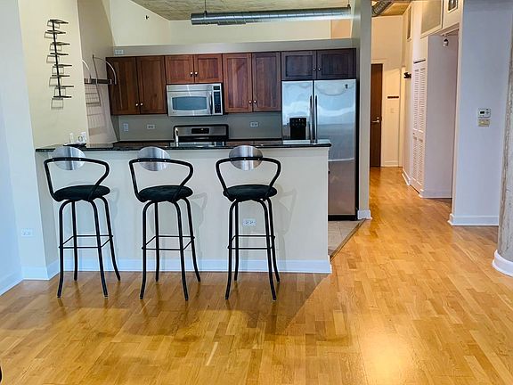 5th image of 1305 S Michigan Ave #82
