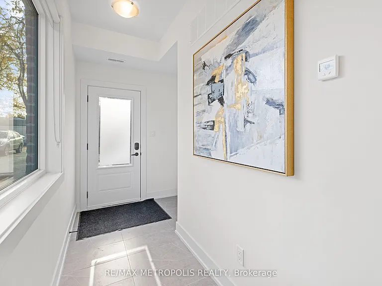 447 Lansdowne Ave #LANEWAY — Photo 14