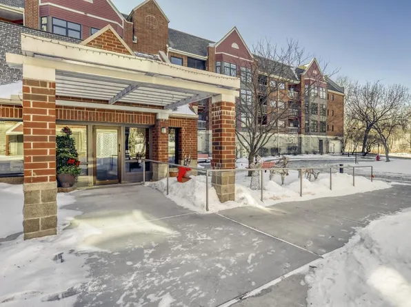 500 County Road B Rd W #202, Roseville, MN 55113