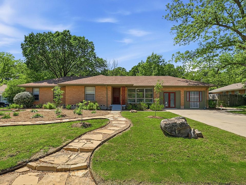 1st image of 2409 Robinwood Ln