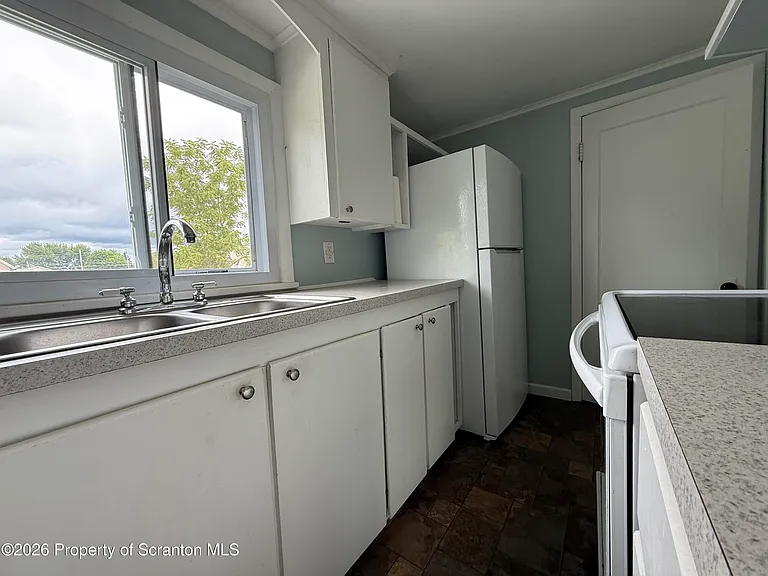 627 Sherwood Ave — Photo 5