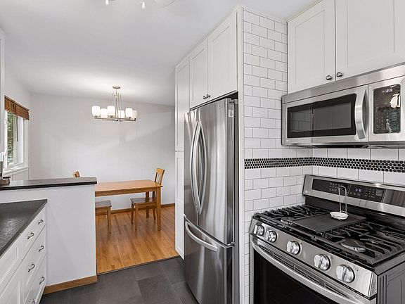 5th image of 2908 Hampshire Ave S