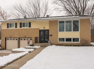 1239 E Patten Dr, Palatine, IL 60074