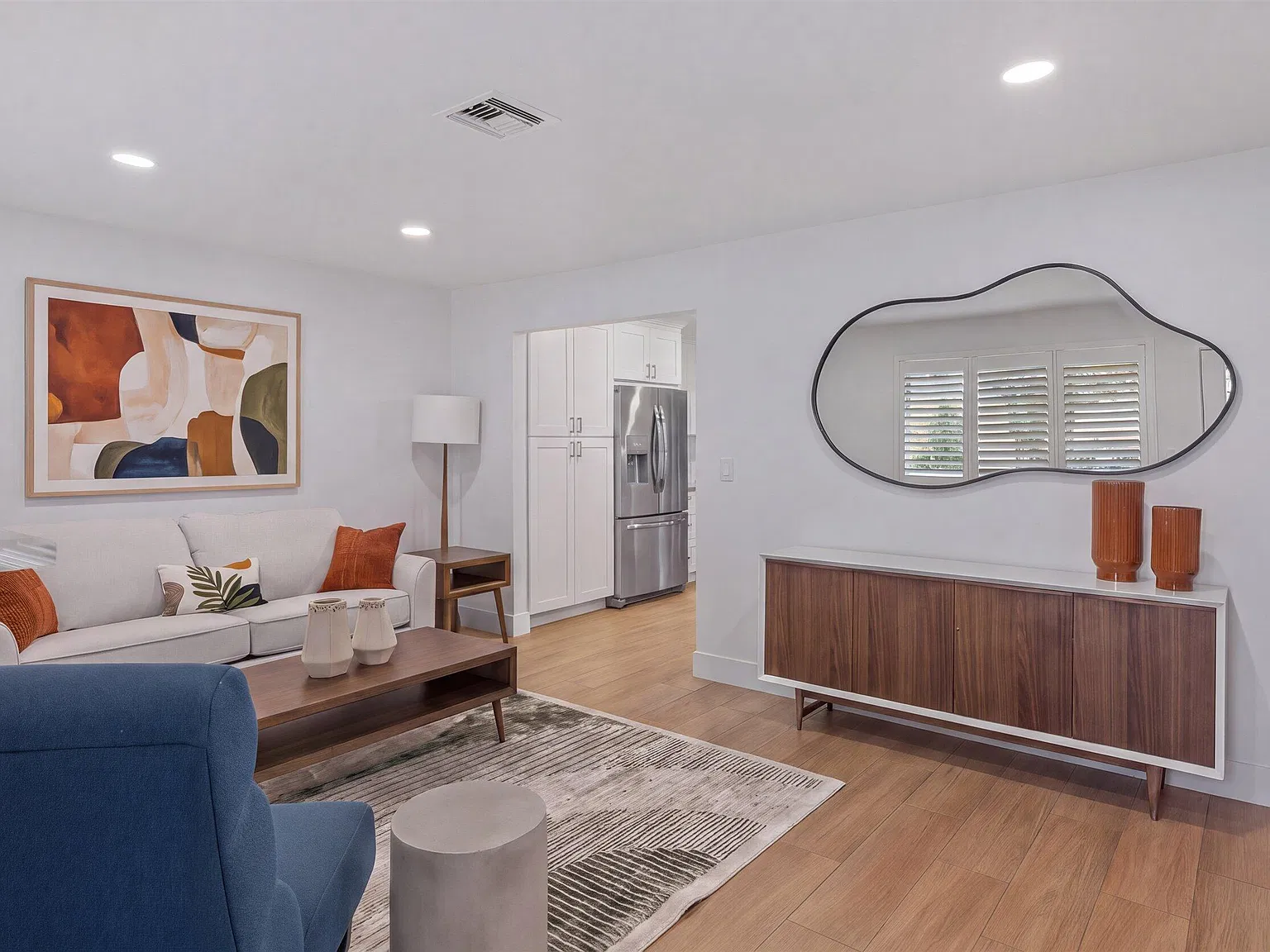 3 bed, 2.0 bath, 2082 sqft, $20,000 — Photo 3