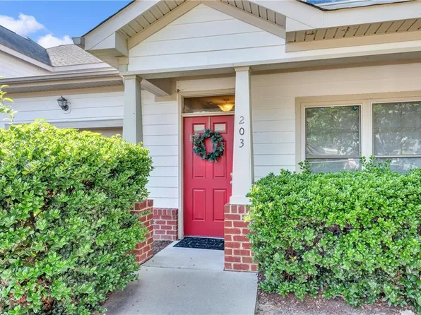 200 Seasons Cir #203, Suffolk, VA 23434