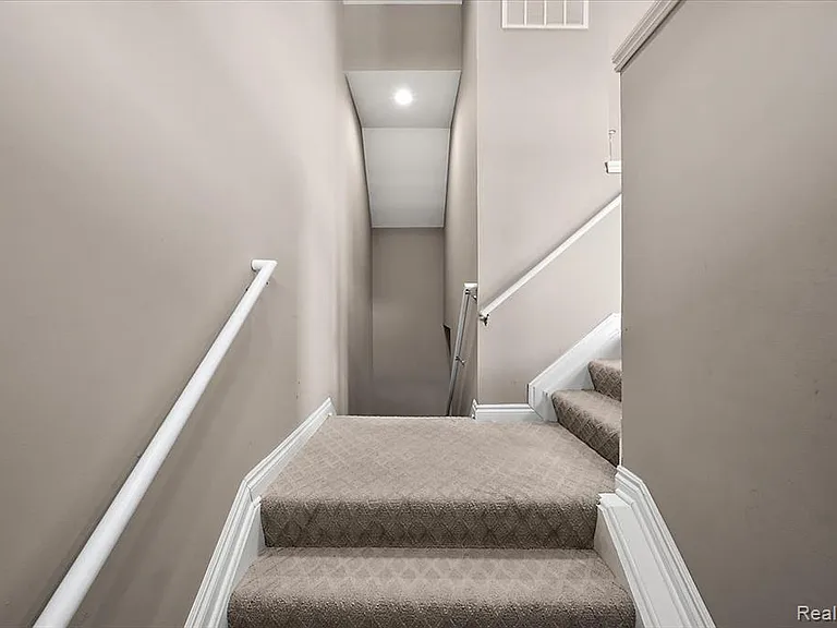 2877 Hartwick Dr — Photo 12