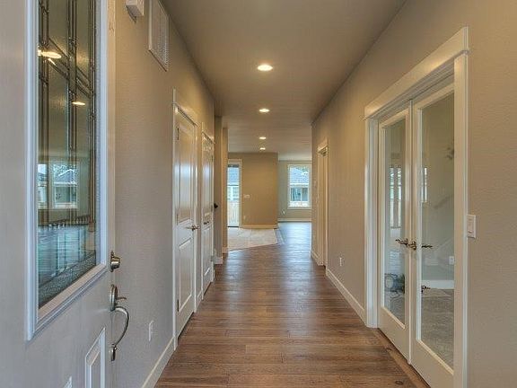 Pictures are for reference only, the pictures are of model home which is the similar layout