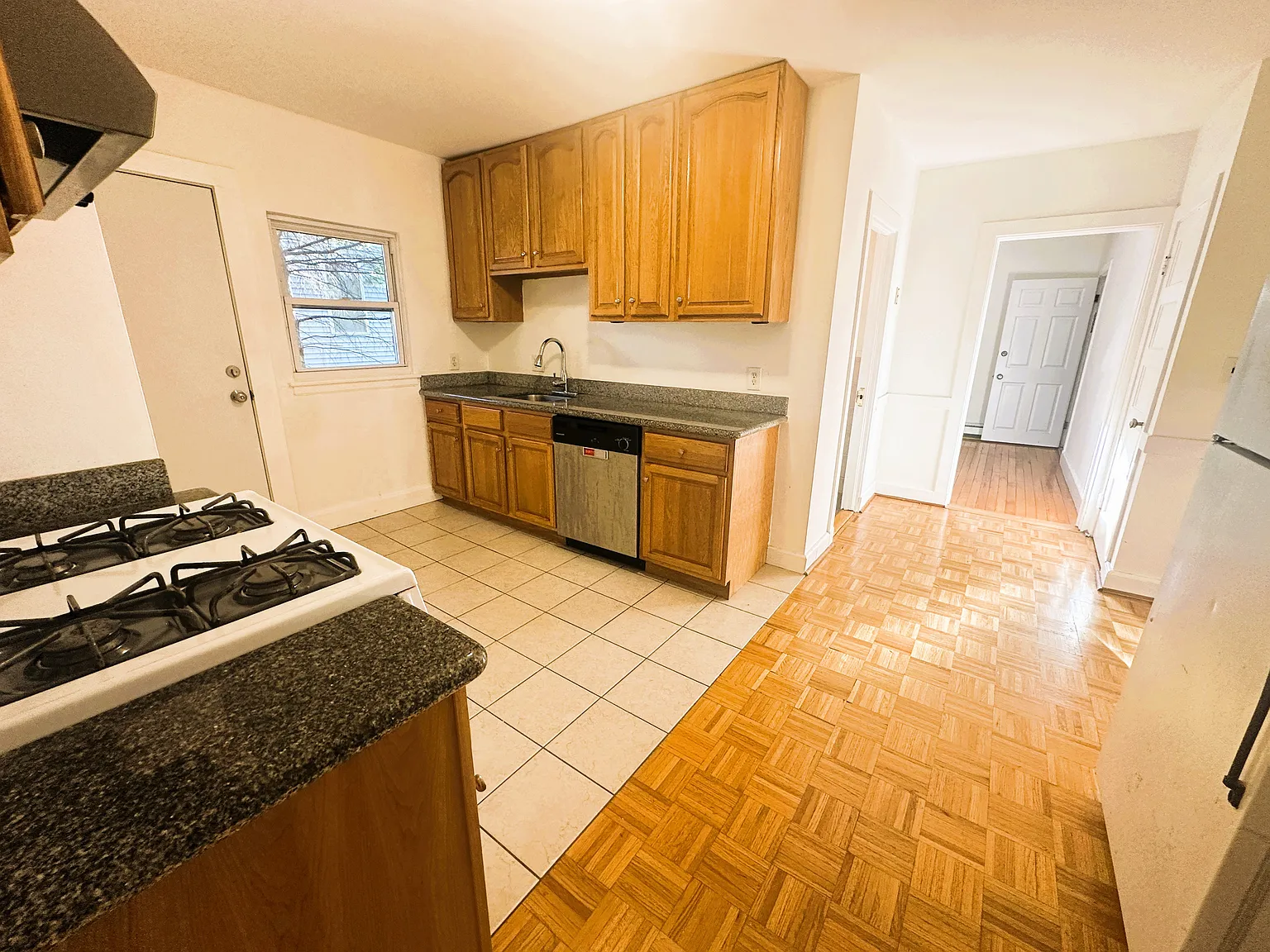 2 bed, 950 sqft, $2,500 — Photo 4