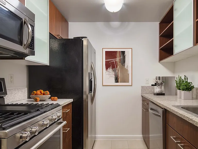 535 W 23rd St #S6H — Photo 3