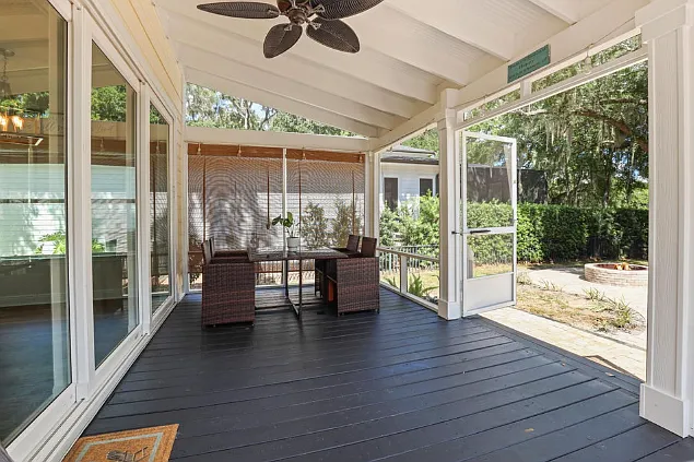 Screened Porch Dining Area
