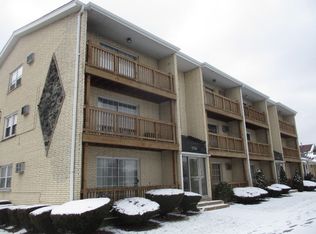 6557 W Addison St APT 1W, Chicago, IL 60634