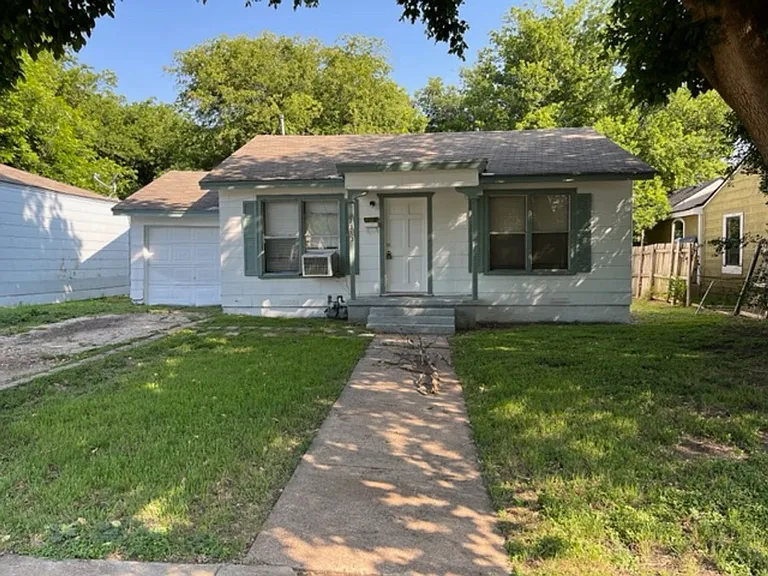 2313 Mitchell Ave — Photo 1