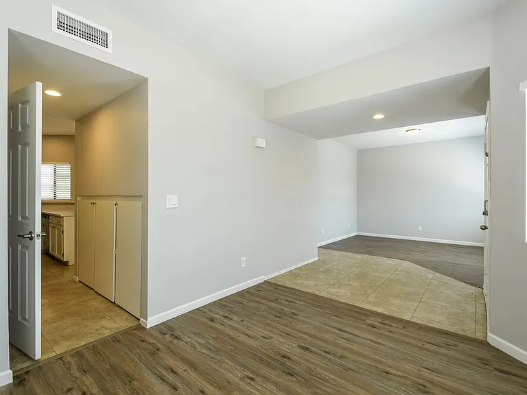 2028 W Columbine Dr — Photo 5