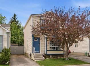 90 E Coventry Ln NE, Calgary, AB T3K4G4