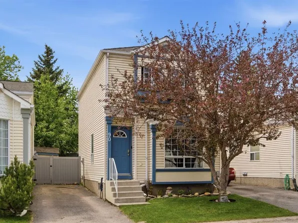 90 E Coventry Ln NE, Calgary, AB T3K 4G4