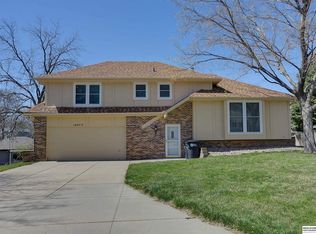 15229 Douglas Cir, Omaha, NE 68154