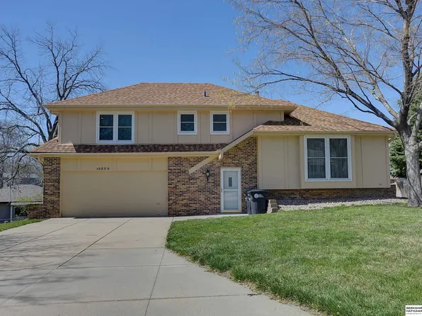 15229 Douglas Cir, Omaha, NE 68154