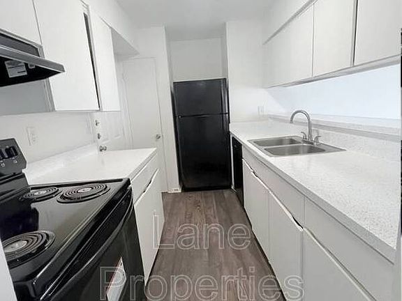 3rd image of 647 Campbell Ave